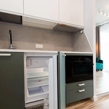 Easy & Comfortable, With Balcony, Very Close To The Center Apartment