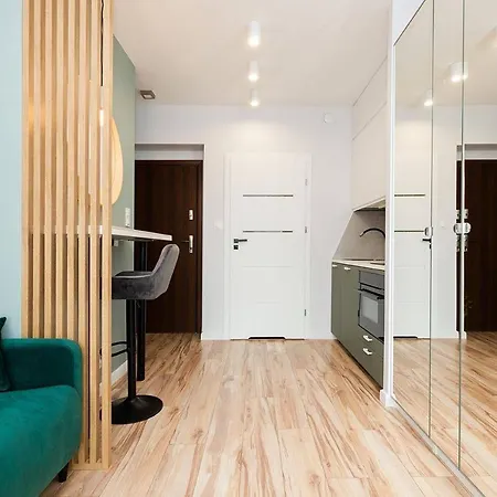 Apartment Easy & Comfortable, With Balcony, Very Close To The Center