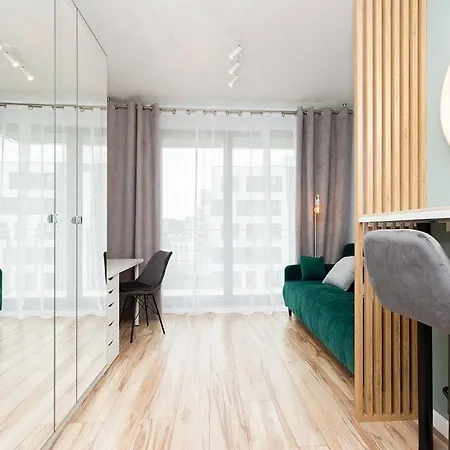 Apartment Easy & Comfortable, With Balcony, Very Close To The Center