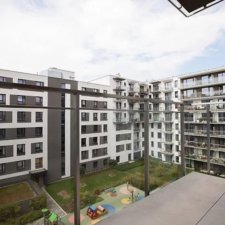 Easy & Comfortable, With Balcony, Very Close To The Center Apartment