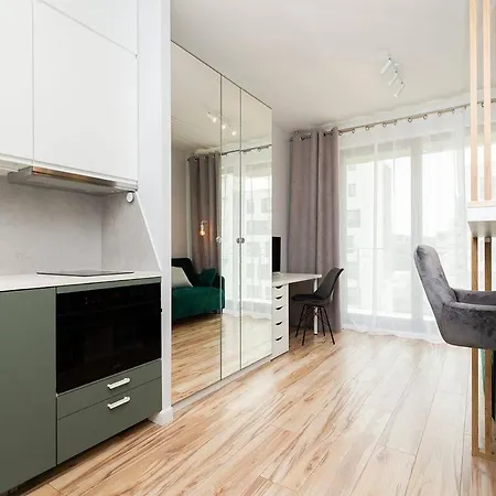 Easy & Comfortable, With Balcony, Very Close To The Center