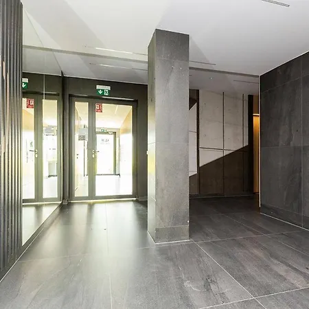 Apartment Easy & Comfortable, With Balcony, Very Close To The Center