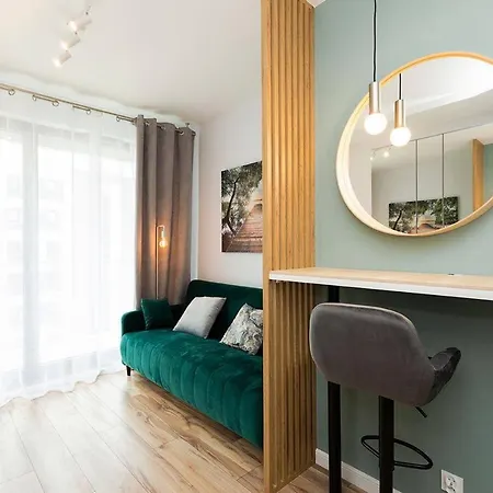 Easy & Comfortable, With Balcony, Very Close To The Center 아파트