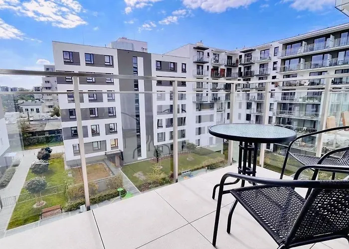 Easy & Comfortable, With Balcony, Very Close To The Center Apartman Varsó