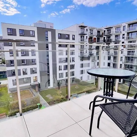 Easy & Comfortable, With Balcony, Very Close To The Center Апартаменты Варшава