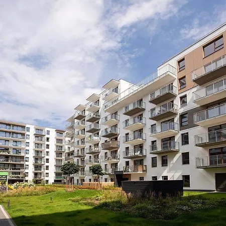 Easy & Comfortable, With Balcony, Very Close To The Center Апартаменты *